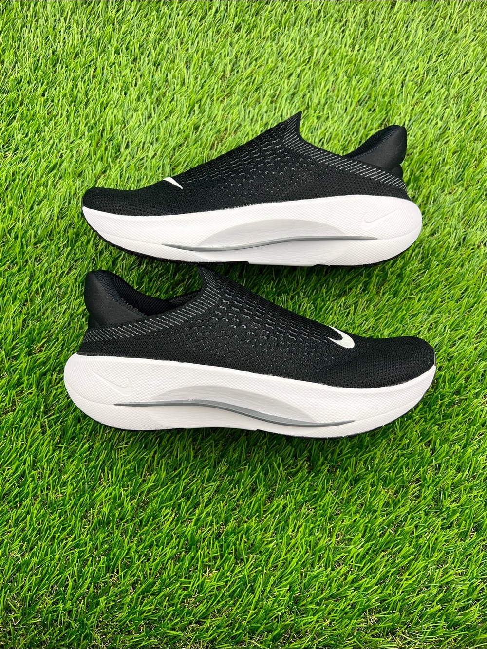 Nike Reina EasyOn Women’s Slip On Pregnancy Walking Shoes Black White - 8 - Picture 1 of 6
